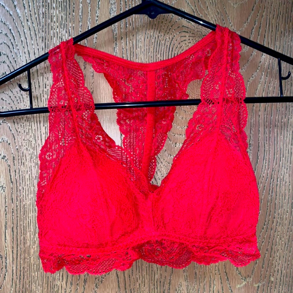 RED LACE BRALETTE 🤍